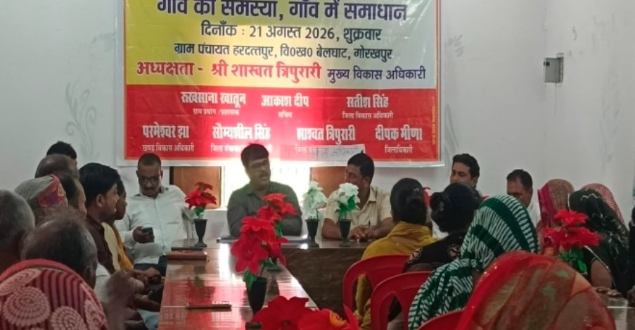 हस्तापुर ग्राम सभा में आयोजित चौपाल में ग्रामीणों ने सड़क, बिजली, जलभराव, सिंचाई सहित विभिन्न समस्याएं अधिकारियों के सामने रखीं। खंड विकास अधिकारी परमेश्वर झा ने समस्याओं को गंभीरता से सुनते हुए संबंधित अधिकारियों को कार्रवाई के निर्देश दिए और शीघ्र समाधान का आश्वासन दिया।