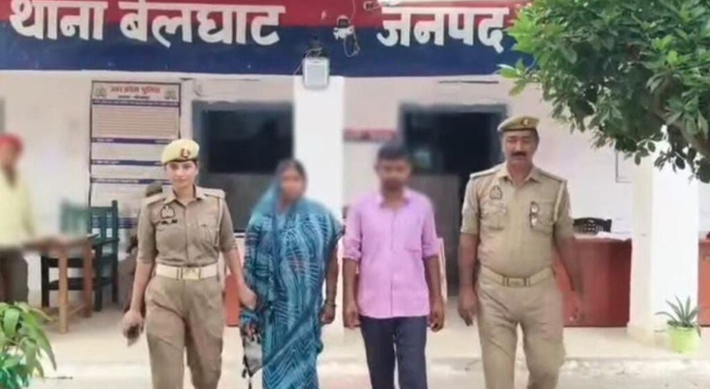 बेलघाट में हत्या के प्रयास के आरोप में दंपति गिरफ्तार, दो डंडे बरामद